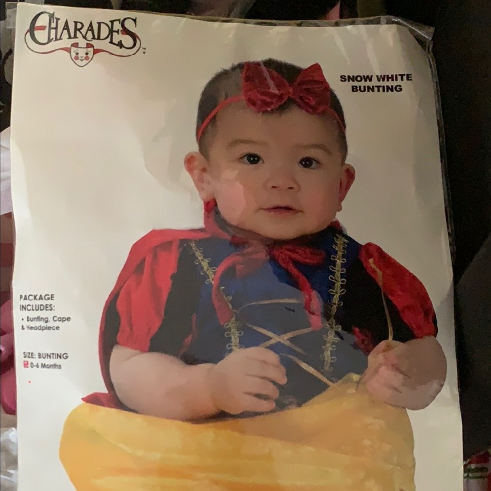 {Charades} Snow White bunting costume